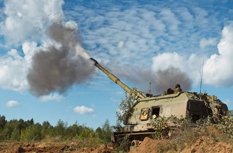 Msta-S có thể bắn nhiều loại đạn gồm: đạn nổ mạnh HE (tầm bắn 24,7km); đạn nổ mạnh chống tăng HEAT (tầm bắn 28,9km); đạn khói; đạn hóa học; đạt hạt nhân; đạn chiếu sáng và cả loại đạn tự dẫn Krasnopol đem lại độ chính xác cao.