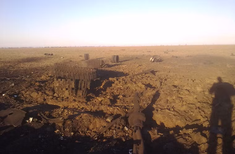 Và đương nhiên là Msta-S cũng chịu những tổn thất đáng kể. Theo một số hình ảnh được phe nổi dậy công bố thì ít nhất đã có một khẩu Msta-S đã bị hỏa lực quân ly khai phá hủy ở miền đông trong giai đoạn đầu chiến dịch quân sự. Trong ảnh là những gì còn lại của khẩu lựu pháo tự hành nặng 42 tấn.