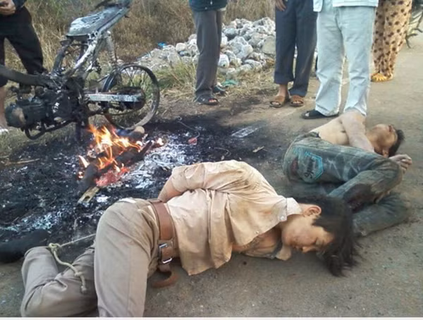 Một vụ "tự xử" đánh trọng thương và đốt xe những kẻ trộm chó của người dân.