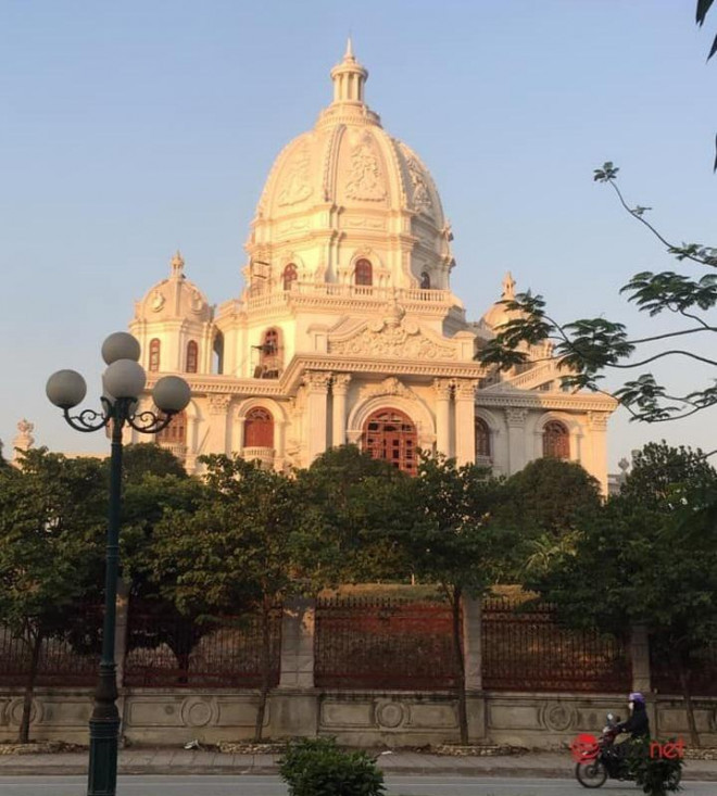 Dàn lâu đài của ông Nguyễn Đức Thụy Dan lau dai cua ong Nguyen Duc Thuy