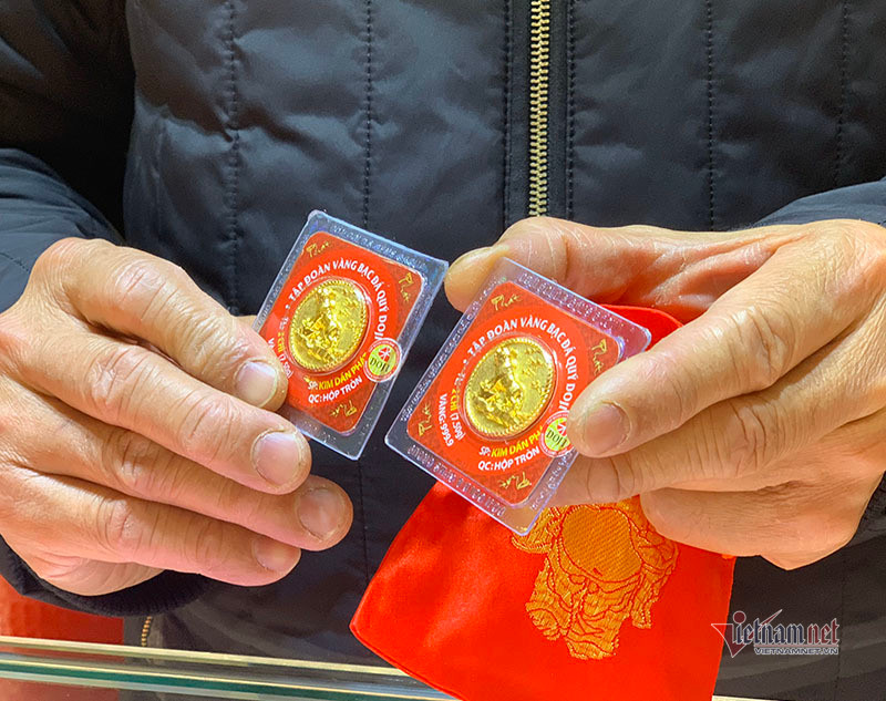 Gia vang hom nay 20/2: Vang vuot dinh, tren 63 trieu dong/luong
