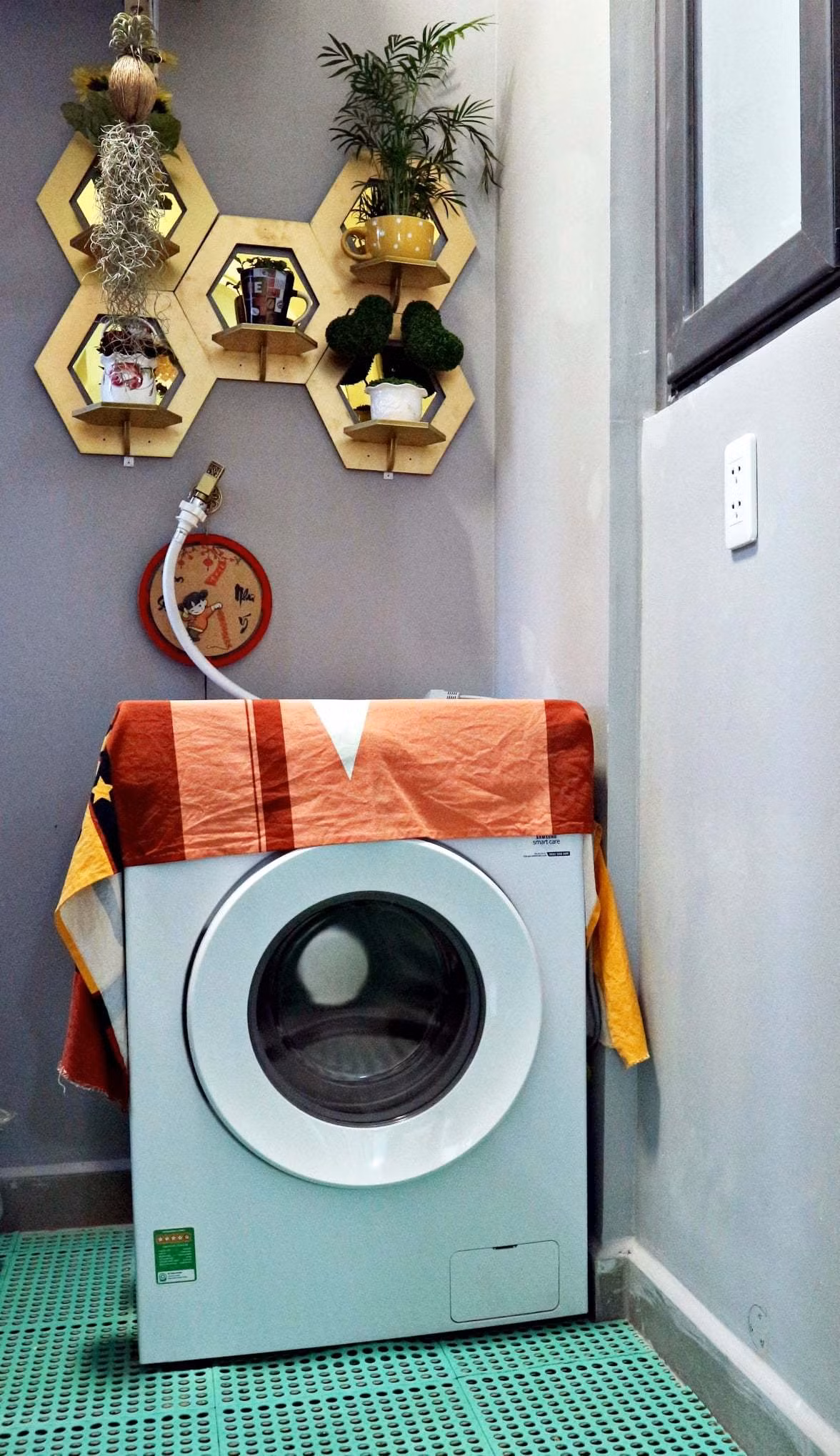 Can ho bup be cua nu gia chu yeu mau xanh va hong, dung thung go lam giuong-Hinh-22