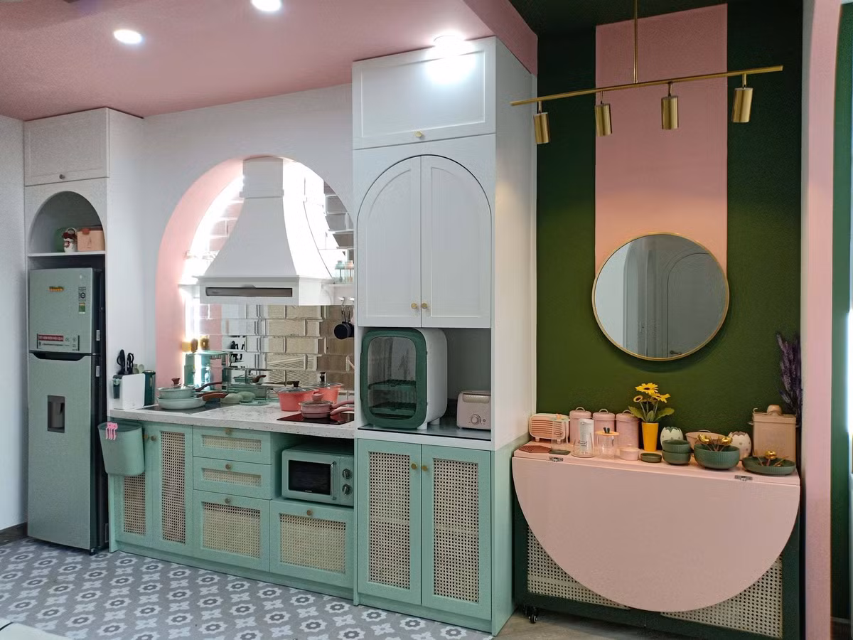 Can ho bup be cua nu gia chu yeu mau xanh va hong, dung thung go lam giuong-Hinh-7