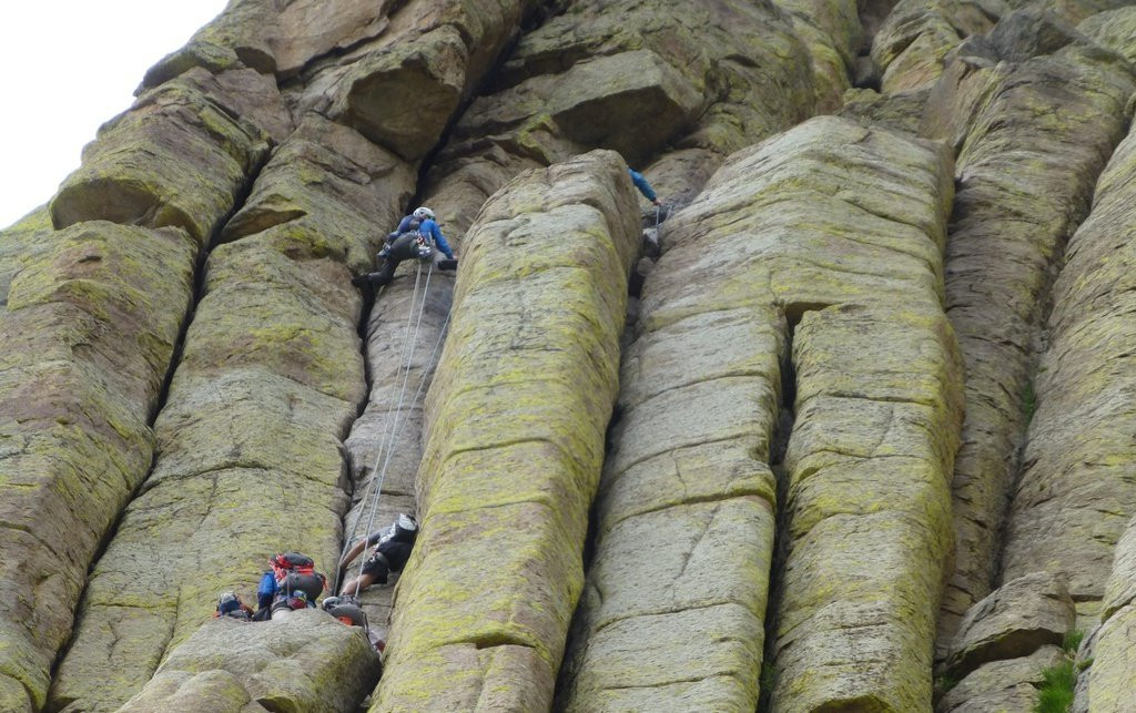 Tháp Quỷ nằm ở đâu và vì sao lại thu hút người ưa mạo hiểm? - Hình 3 Thap Quy nam o dau va vi sao lai thu hut nguoi ua mao hiem?-Hinh-3