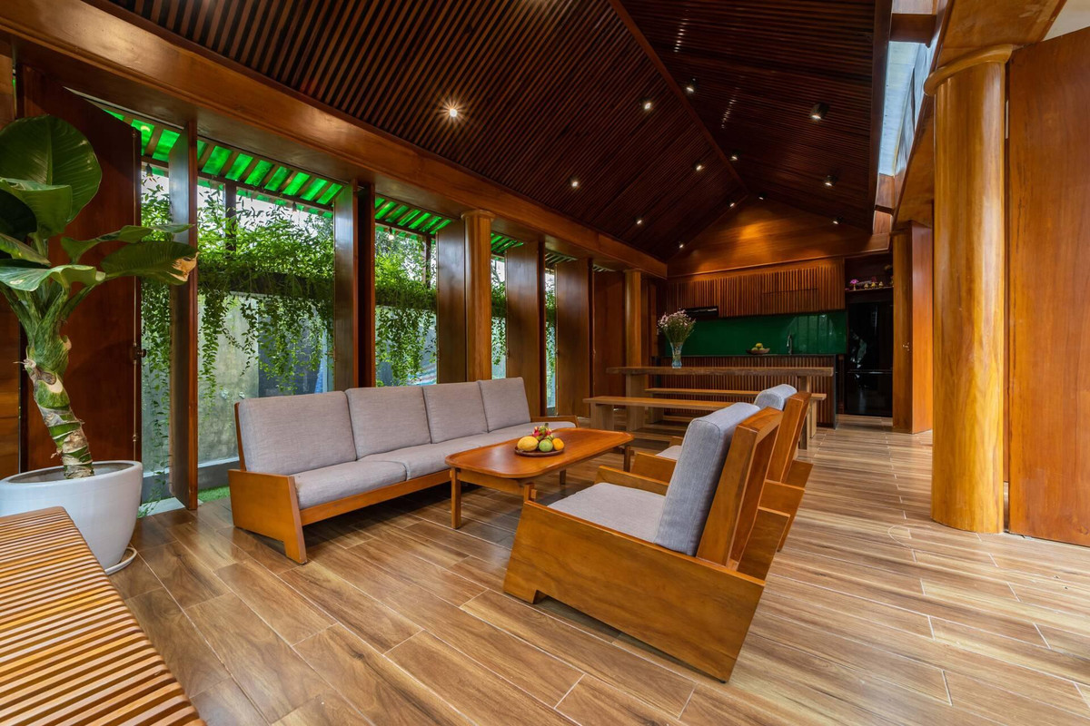 Không gian phòng khách mở tối đa, khắc phục nhược điểm thiếu sáng của những ngôi nhà ba gian truyền thống, giúp không gian ngôi nhà luôn sáng và thoáng.