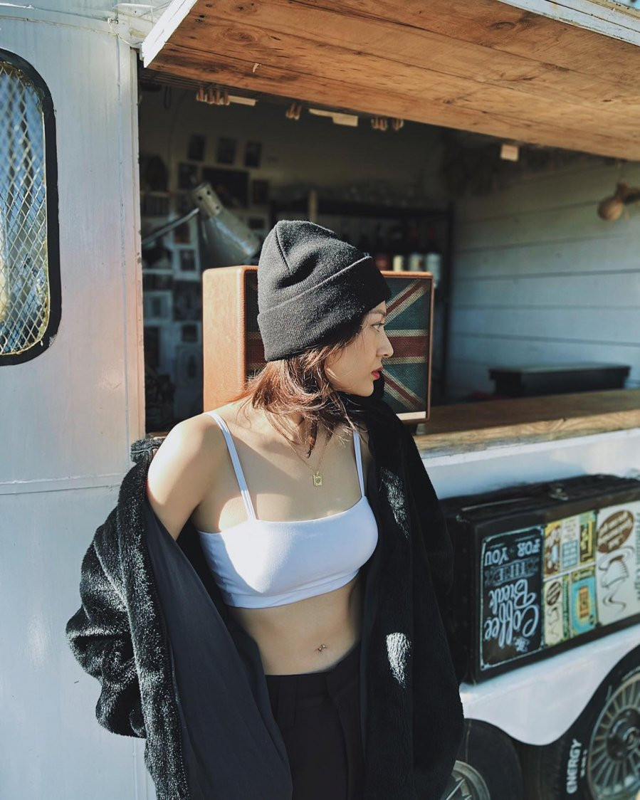 Lên phim ngọt ngào nữ tính, ngoài đời Bảo Anh ăn diện đầy phá cách và cắt xẻ táo bạo - Hình 3 Len phim ngot ngao nu tinh, ngoai doi Bao Anh an dien day pha cach va cat xe tao bao-Hinh-3