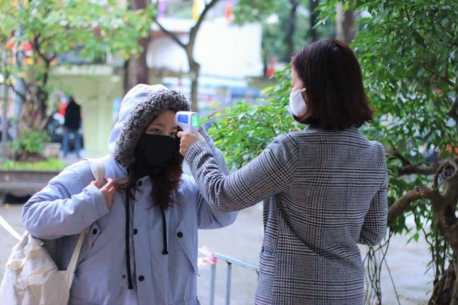 Bac si luu y cach phong dich khi tre den truong