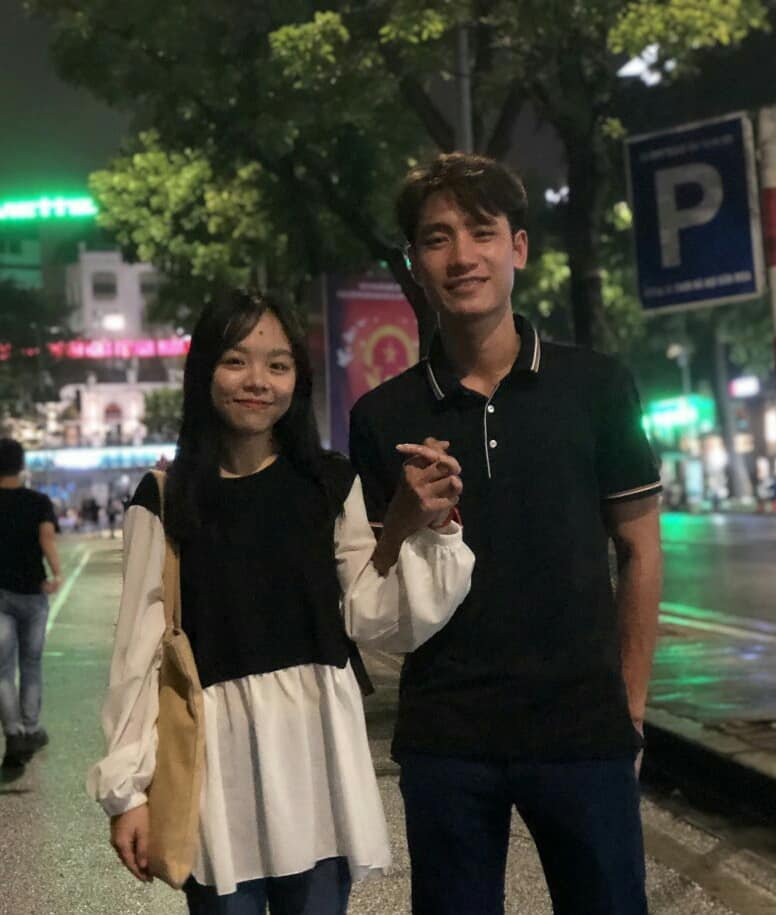 Co gai gap chong tuong lai khi di lam can cuoc cong dan-Hinh-2