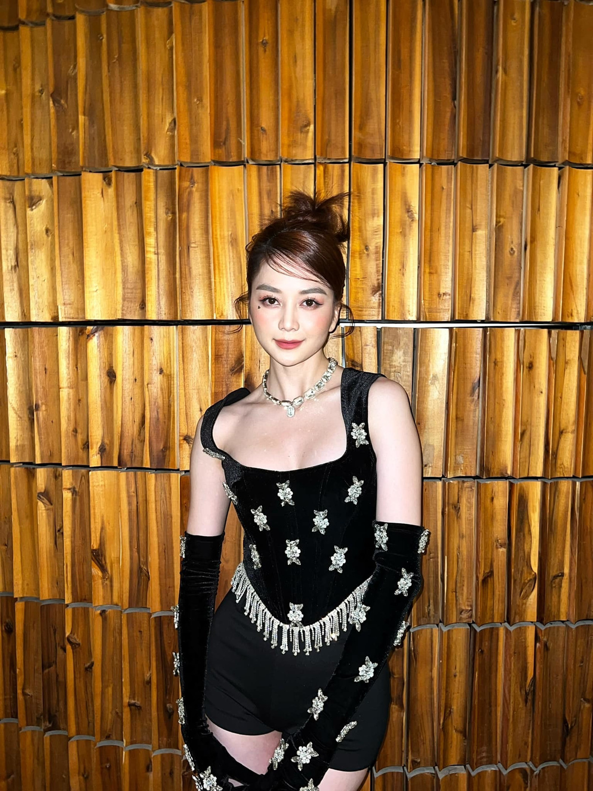 Duong cong sexy cua ca si Thieu Bao Trang-Hinh-11