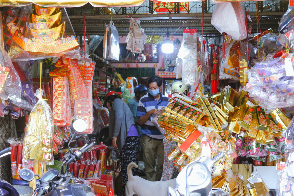 Ngay via Than Tai o cho vang binh dan lon nhat TP.HCM-Hinh-4