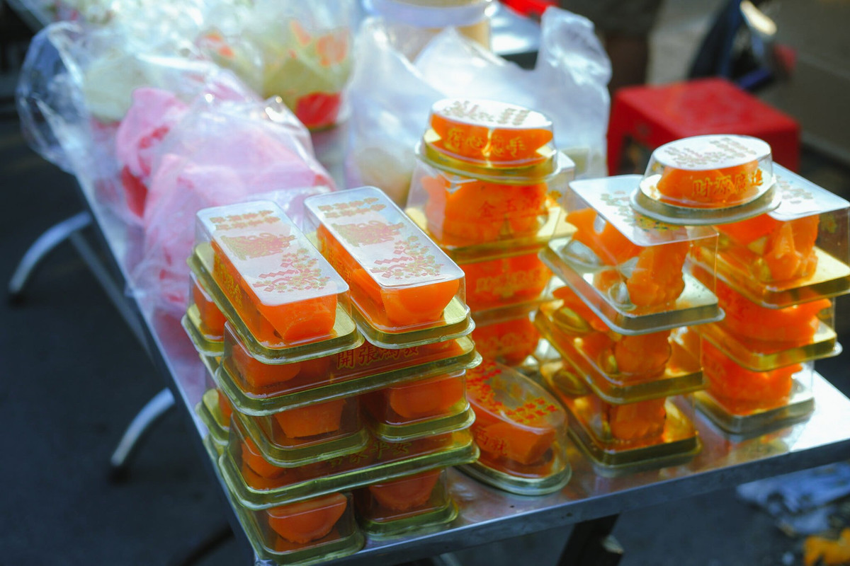 Ngay via Than Tai o cho vang binh dan lon nhat TP.HCM-Hinh-5