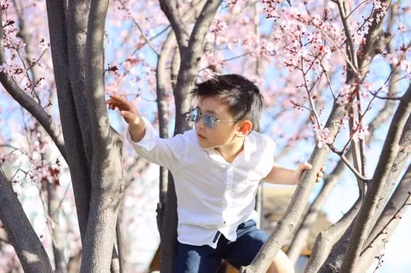 Loat anh dang yeu cua con trai Dan Truong ra dang soai ca nhi, dan tinh xuyt xoa