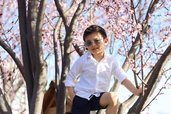 Loat anh dang yeu cua con trai Dan Truong ra dang soai ca nhi, dan tinh xuyt xoa-Hinh-2