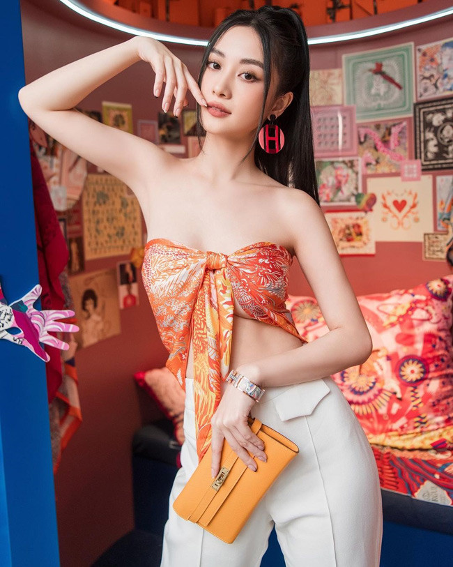 Jun Vũ thường chia sẻ trên trang cá nhân hình ảnh xinh đẹp, gợi cảm trong những chuyến du lịch sang chảnh.