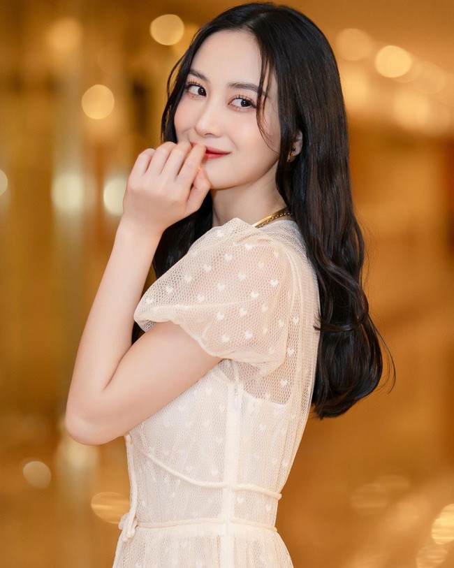 "Cô bé trà sữa" hoạt động nghệ thuật sôi nổi.