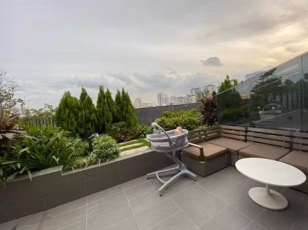 Vo chong Cuong Do La khoe trang tri Tet-Hinh-10