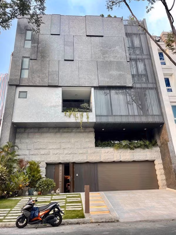 Vo chong Cuong Do La khoe trang tri Tet-Hinh-3