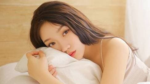 4 bieu hien cua phu nu khi thich mot nguoi dan ong that long-Hinh-4