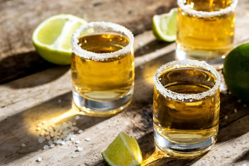 Thoi quen uong nuoc de giam mo noi tang sau 50 tuoi