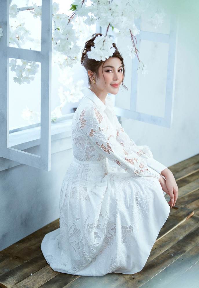 Cũng như bao cô gái khác, Lily Chen nhận được nhiều câu hỏi về chuyện lập gia đình. Trước điều này, Lily Chen nói: “Bản thân tôi lúc nào cũng sẵn sàng cho một mối quan hệ nghiêm túc, còn có nên duyên vợ chồng hay không thì nó là câu chuyện khác nữa.