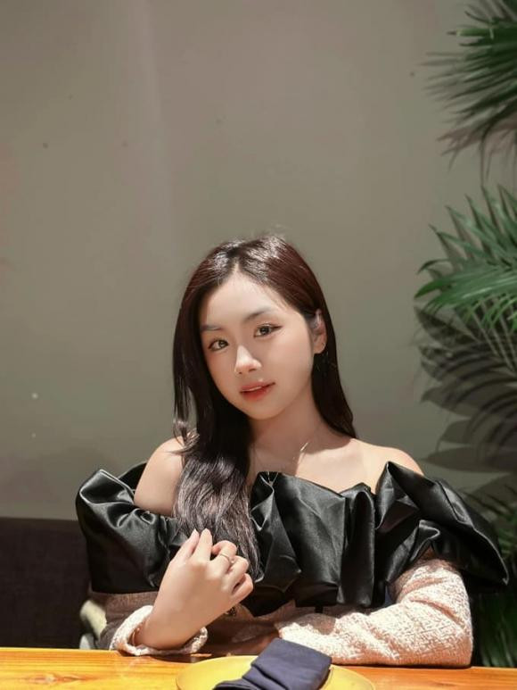 Hiện tại, Khánh An đã là một thiếu nữ vô cùng xinh đẹp ở tuổi 17. Sau hơn 3 năm trở thành Á quân "Giọng hát Việt nhí", Khánh An không còn là cô bé mũm mĩm ngày nào, thay vào đó là một thiếu nữ thanh tú, trưởng thành cả trong âm nhạc lẫn ngoại hình.