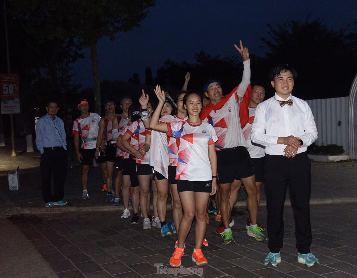 Nhiều thành viên nữ trong CLB Buôn Ma Thuột runner đã có mặt ở đầu Tp.Buôn Ma Thuột để đồng hành cùng anh Tuyên
