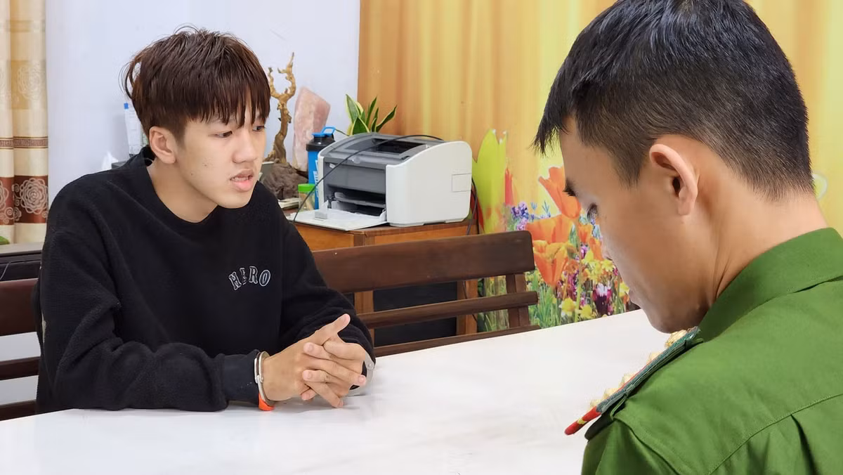 Video: Nam thanh nien ra tay bat ngo voi nguoi phu nu trong dem vang