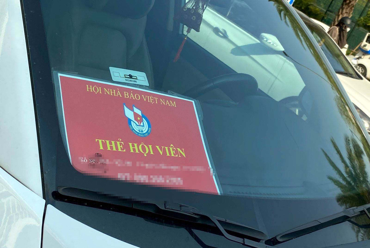 Hoi Nha bao de nghi CA xu ly xe gan phu hieu bao chi