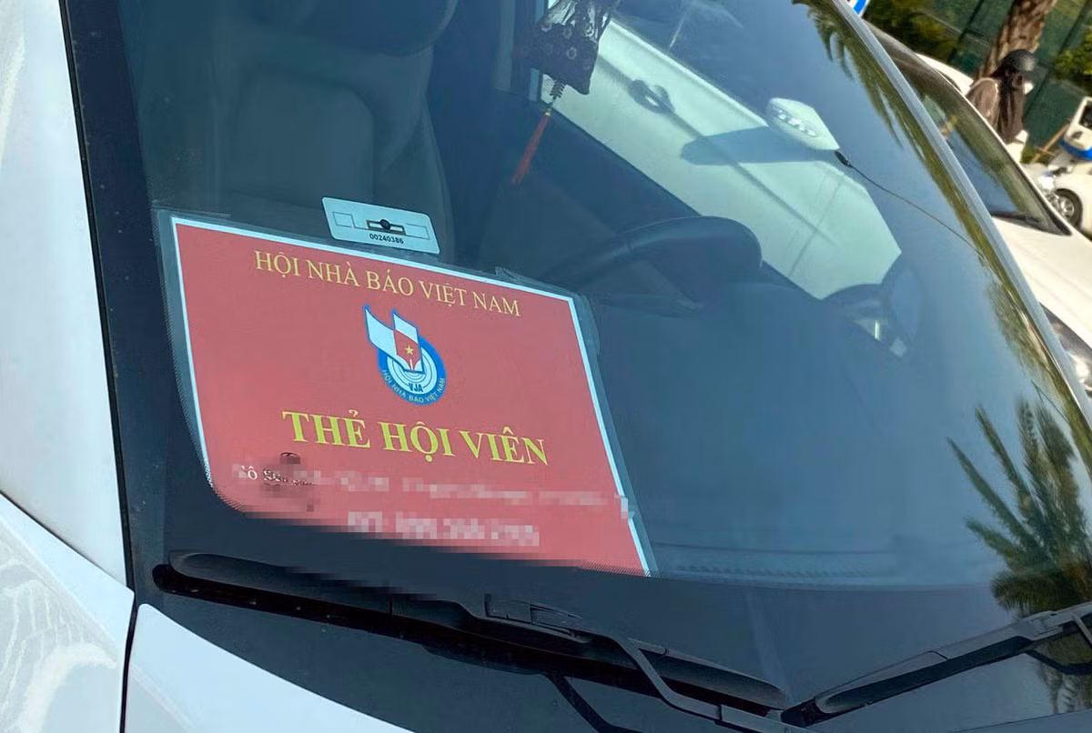 Hoi Nha bao de nghi CA xu ly xe gan phu hieu bao chi