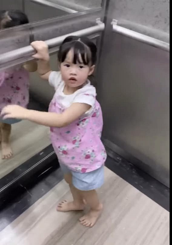 Con gai Dang Thu Thao co man doi dap khien me can loi CA TRUC 66