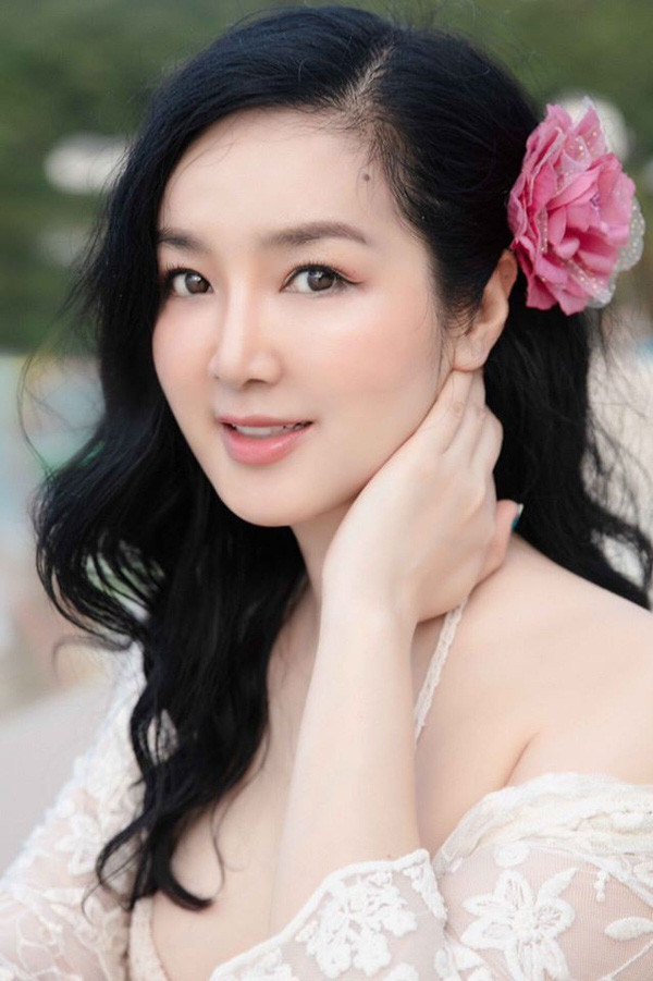 Sau cuộc thi, Hoa hậu từng bước dấn thân vào showbiz trong vai trò người mẫu ảnh, diễn viên. Người đẹp từng tham gia nhiều dự án nghệ thuật như Yêu nàng hoa hậu, Sài Gòn trong trái tim em… Những năm của thập niên 90, cô và Lý Hùng từng là cặp đôi màn ảnh được đông đảo khán giả yêu mến. Đến thời điểm hiện tại, sau hơn 20 năm hoạt động nghệ thuật và kinh doanh, Giáng My sở hữu cuộc sống vương giả khiến nhiều người ngưỡng mộ