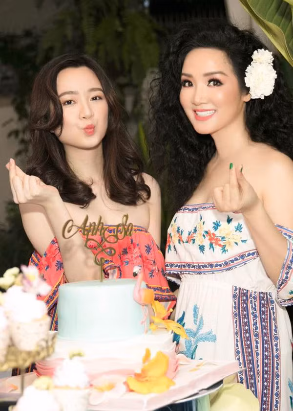 Hiện tại, Hoa hậu Giáng My có cuộc sống hạnh phúc bên con gái và ổn định trong việc kinh doanh. Cuộc sống sung túc khiến người đẹp ngày càng viên mãn hơn.