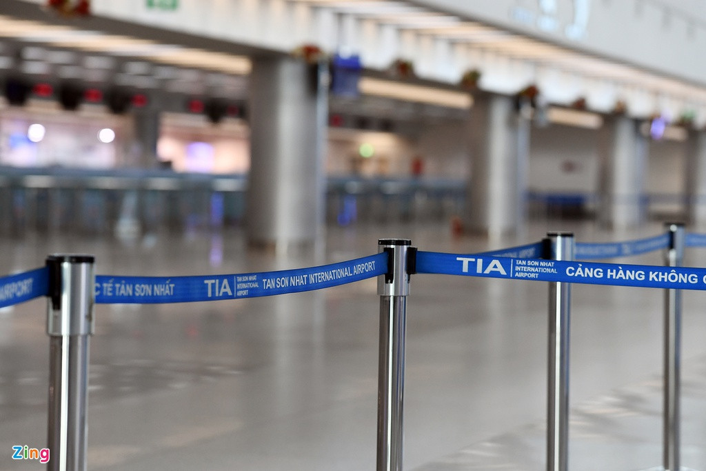 Trước đó, Cục Hàng không yêu cầu các hãng bay đưa khách về Việt Nam chỉ được đặt chỗ, bán vé cho những hành khách cung cấp đủ các thông tin gồm họ tên, số điện thoại liên lạc khi ở Việt Nam; địa chỉ, số điện thoại liên hệ cơ sở cách ly tại Việt Nam; số điện thoại của tổ chức đón khách tại sân bay.