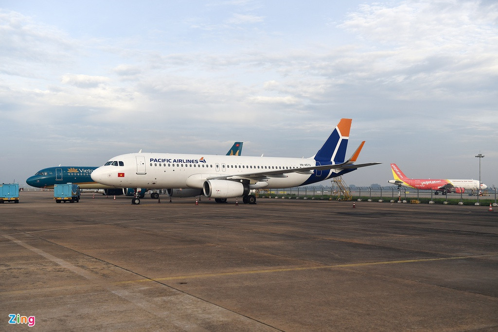 Sân đỗ chủ yếu có sự xuất hiện của máy bay các hãng hàng không Việt như Vietnam Airlines, Vietjet Air, Bamboo và Pacific Airlnes.