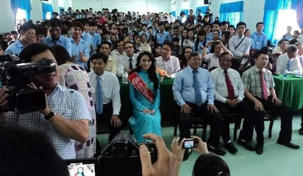 Dan tinh dao lai khoanh khac ve truong cua Hoa hau Thu Thao