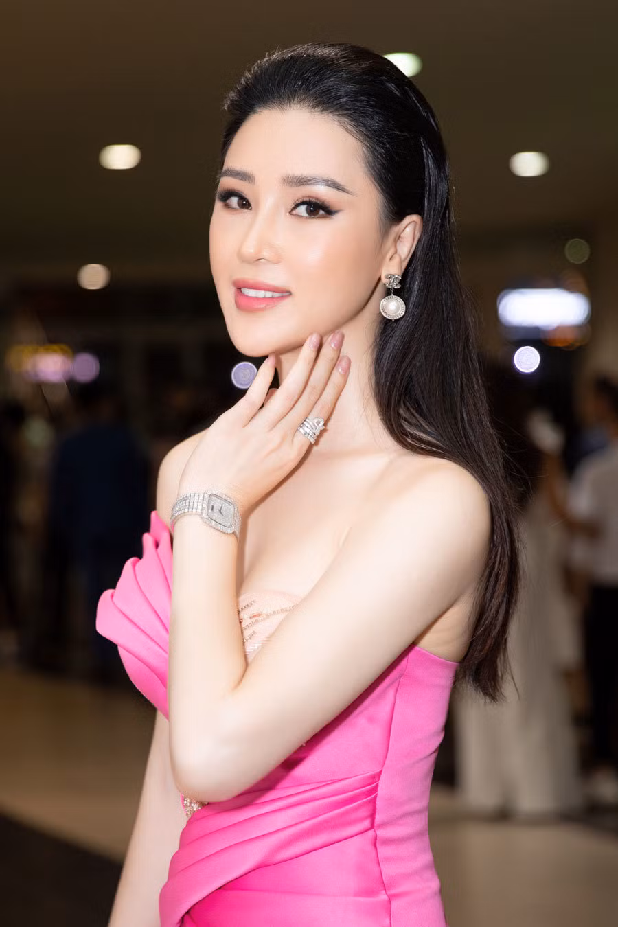 Riêng với Thái Như Ngọc, đêm chung kết Hoa hậu Việt Nam 2020 còn làm sống lại trong cô ký ức về cuộc thi Nữ hoàng Trang sức 2007. “Đó là một cảm xúc dường như không bao giờ phai được trong lòng Ngọc. Mỗi lần chứng kiến một cuộc thi nhan sắc, giây phút đăng quang không chỉ các thí sinh hồi hộp, Ngọc cảm thấy mình như người trong cuộc vậy” – người đẹp tâm sự.