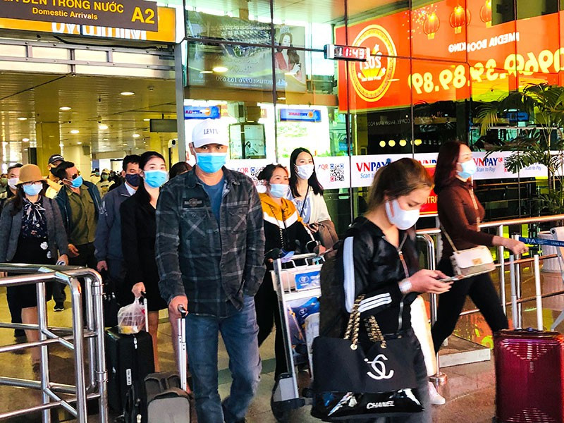 E am ve may bay tet Duong lich, ve tet Nguyen dan tang cao