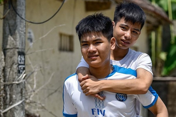 Nam sinh 10 nam cong ban den truong: Neu duoc dac cach, em cung tu choi