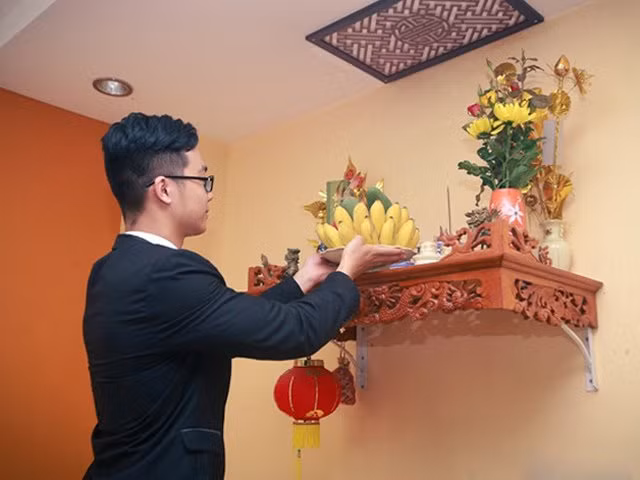 Cuoi nam lau ban tho cho dung nuoc la