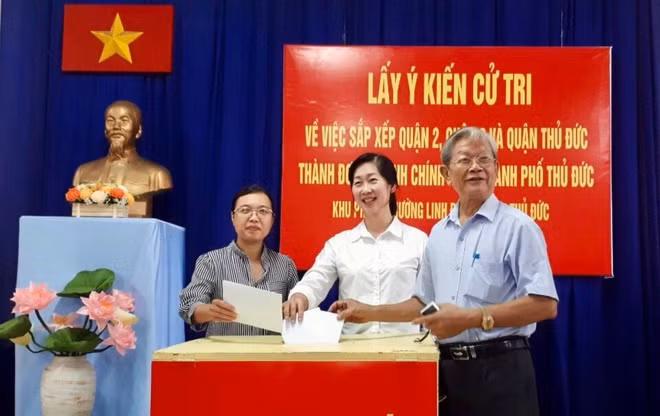 Nguoi dan bo phieu ve viec thanh lap TP Thu Duc