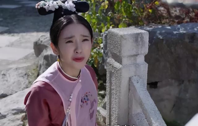 Theo đánh giá của QQ, Lộc Đỉnh ký 2020 không đầu tư vào phần trang phục. Phụ kiện của thái hậu, công chúa đơn giản như cung nữ. Trong một cảnh quay, Đường Nghệ Hân vai Kiến Ninh công chúa bị hỏi là có phải cung nữ hay không. Khi đó, trang phục của cô không khác ngày thường. Điều này chứng minh nhà tạo hình không phân rõ cấp bậc của nhân vật.