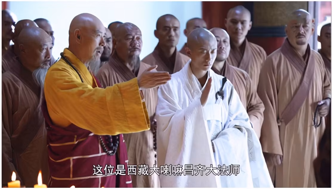 Một lỗi sai về trang phục khác là khi Vi Tiểu Bảo lên Thiếu Lâm tự. Theo QQ, vì để khẳng định vị trí siêu việt của nhân vật nam chính, nhà sản xuất đã để Vi Tiểu Bảo mặc áo cà sa màu trắng. Bộ trang phục này bị ví như áo tắm. Sự cẩu thả của nhân viên phục trang một lần nữa khiến khán giả cảm thấy khó chịu.