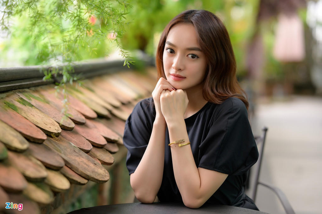 Làm việc với dàn cast đình đám như Thái Hòa, Hồng Ánh, Thu Trang, Đức Thịnh... Kaity Nguyễn vẫn không hề bị lép vế. Dù vậy, một số ý kiến vẫn cho rằng diễn xuất của cô trong Tiệc trăng máu chưa thật sự đột phá.