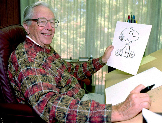 Charles Schulz là họa sĩ truyện tranh nổi tiếng người Mỹ. Tuy đã qua đời vào năm 2000, hưởng thọ 77 tuổi nhưng tác phẩm Peanuts với nhân vật chó Snoopy và Charlie Brown hiện tại vẫn có chỗ đứng trong lòng khán giả. Ảnh: AP.