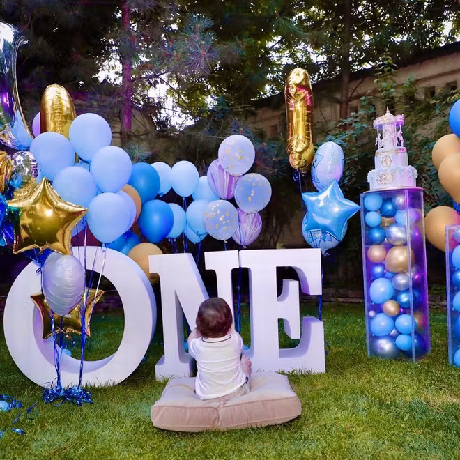 Madina chưa từng khoe ảnh rõ mặt con trai một tuổi. Trước sự tò mò của nhiều người, cô cho biết muốn giữ sự riêng tư cho con cũng như tổ ấm nhỏ của mình.