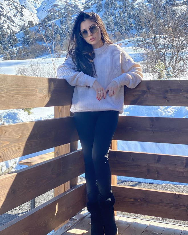 Theo Glamour, Madina đang có cuộc sống viên mãn bên chồng con. Trên trang cá nhân với gần 80.000 lượt theo dõi, ái nữ nhà tỷ phú Shokirova thường xuyên khỏe ảnh du lịch khắp thế giới, mua sắm hàng hiệu và tham gia các sự kiện của giới thượng lưu.