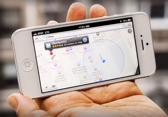 iPhone 5 cũng bị "ném đá" không kém gì các dòng tiền nhiệm. Trong đó, ứng dụng Apple Maps là thảm họa của chiếc iPhone 5 khi chỉ sai đường, hiện sai tên phố. Sự cố này khiến nhiều người nghi ngờ rằng chất lượng của iPhone không còn được trau chuốt như trước.