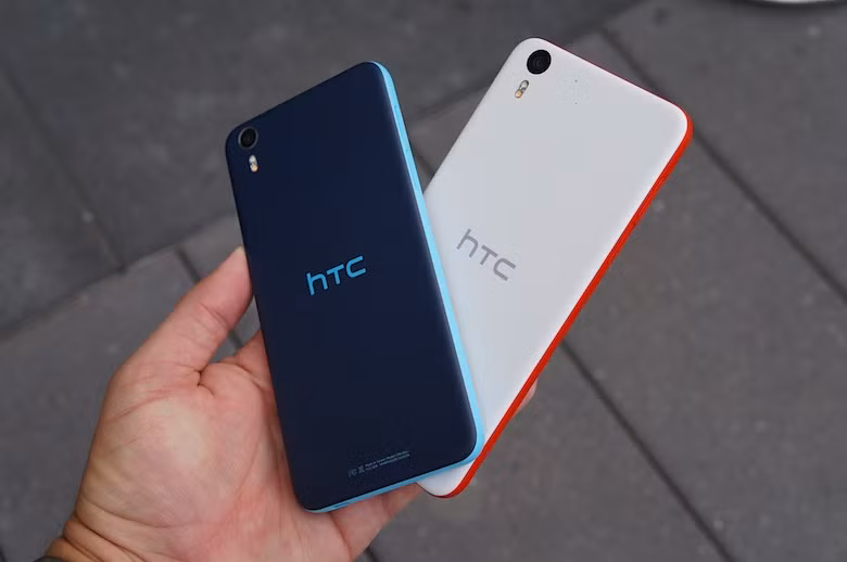 HTC vẫn trang bị 2 loa Boomsound ở mặt trước điện thoại như một dấu hiệu của hãng trong nhiều năm.