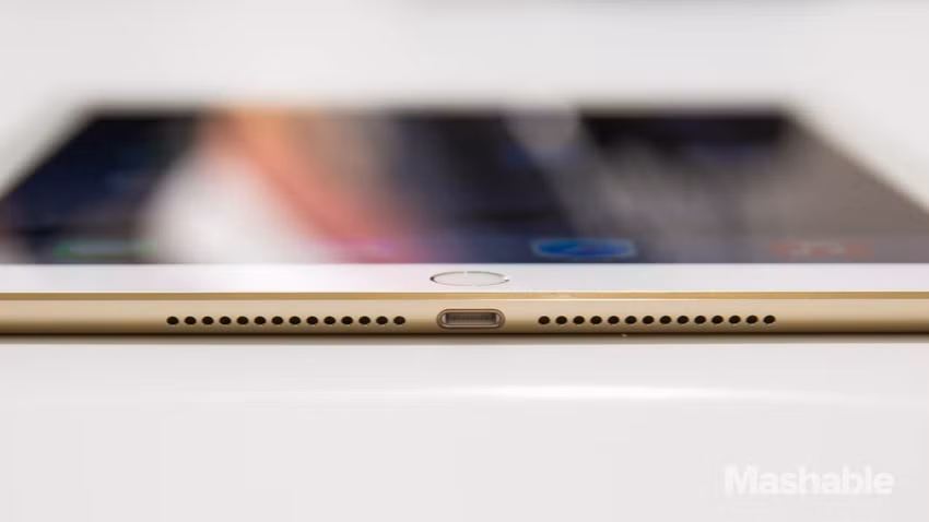 Máy cũng sẽ hỗ trợ WiFi chuẩn mới tốc độ cao 802.11ac và nâng cấp LTE-Advanced có tốc độ tải dữ liệu lên đến 150Mbps.