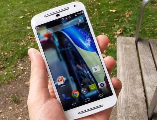 4. Hiệu suất và dung lượng pin: Moto G 2014 với dung lượng pin 2070 mAh, khá khiêm tốn, song viên pin có thể đáp ứng nhu cầu sử dụng bình thường, khi xem video liên tục, máy trụ được 8h 53 phút.